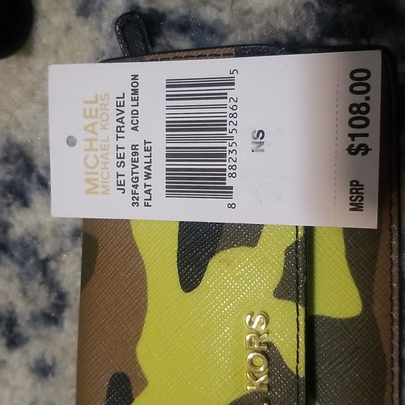 Michael kors wallet. - Picture 2 of 3